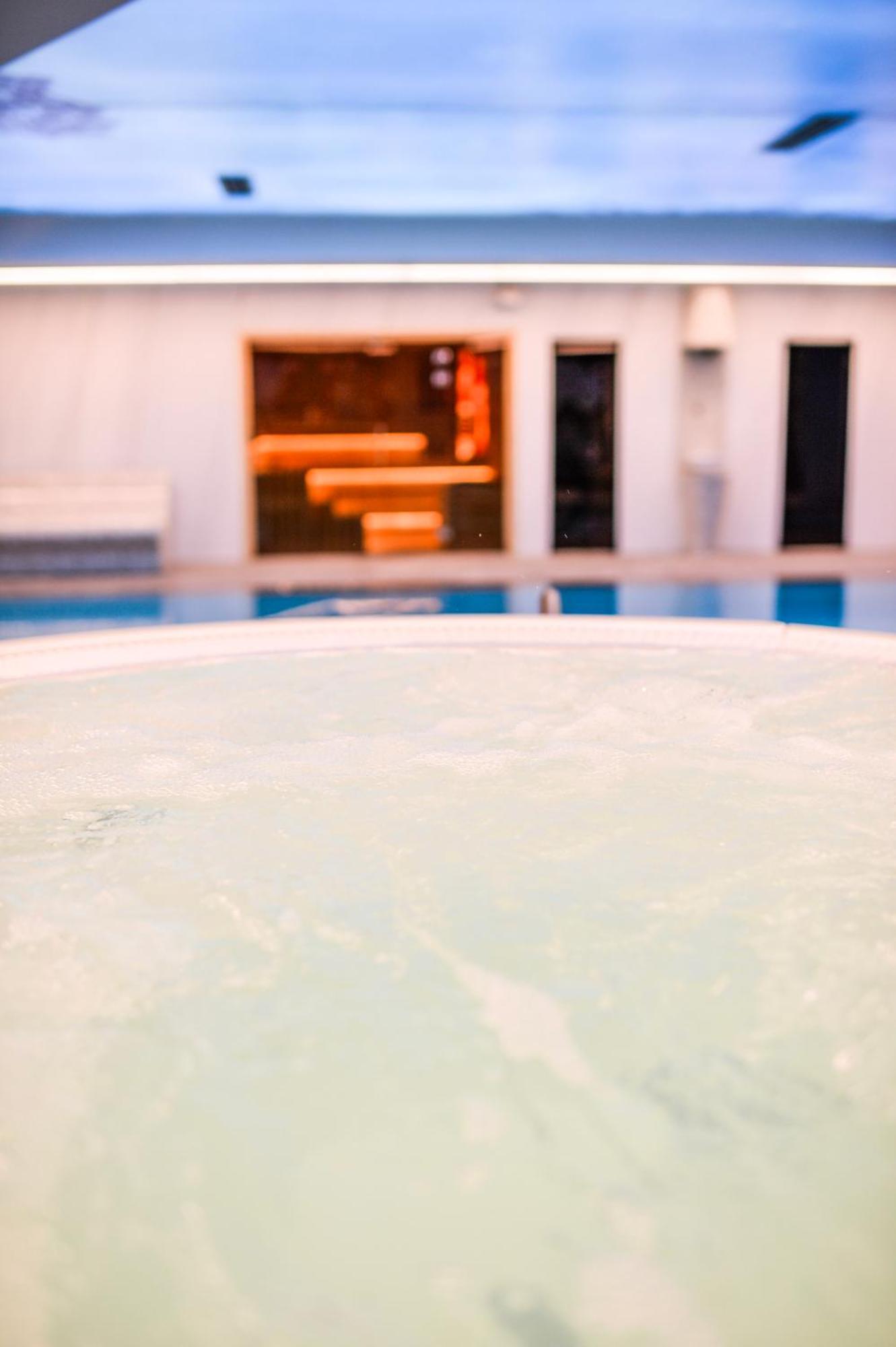 Vila Borova Wellness&Spa Resort ซลาตีบอร์ ภายนอก รูปภาพ
